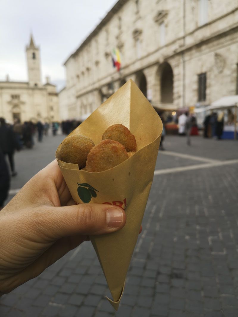 Olive all'ascolana ad Ascoli Piceno- Migliori cartoccio