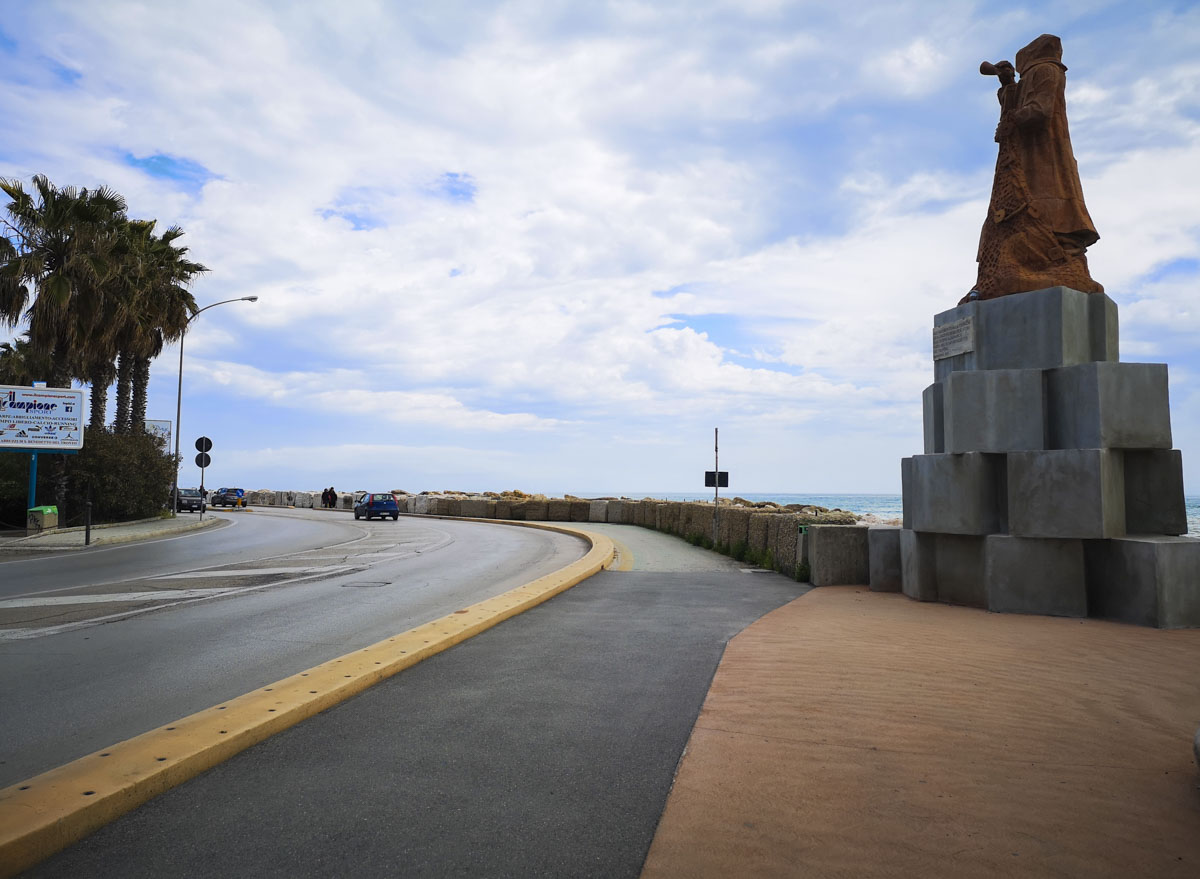 Pista-ciclabile-monumento-al-Pescatore-San-Benedetto