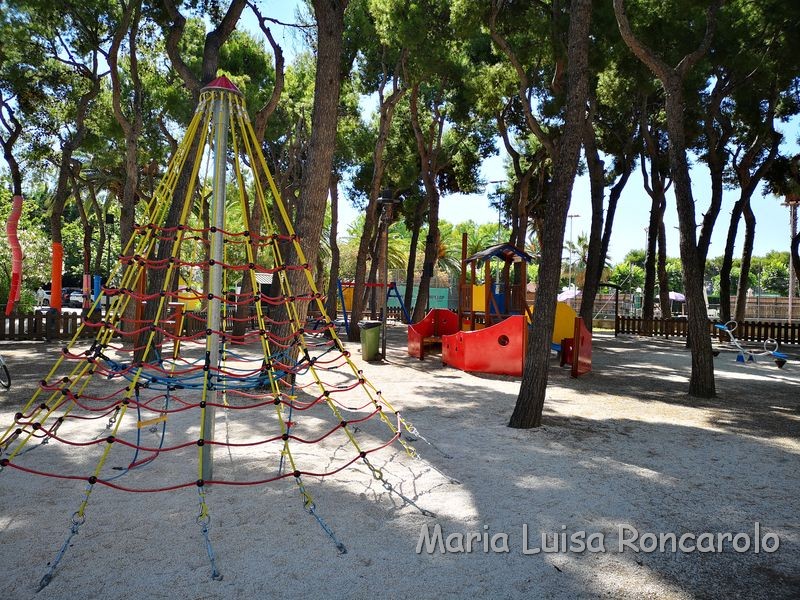 pineta davanti al faro San Benedetto del Tronto