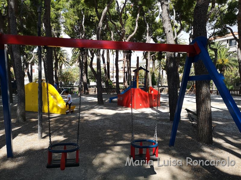 pineta davanti al faro a San Benedetto del Tronto