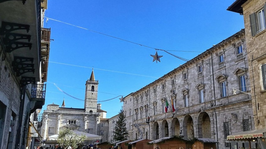 Piazza Arringo Villaggio di Natale ad Ascoli Piceno
