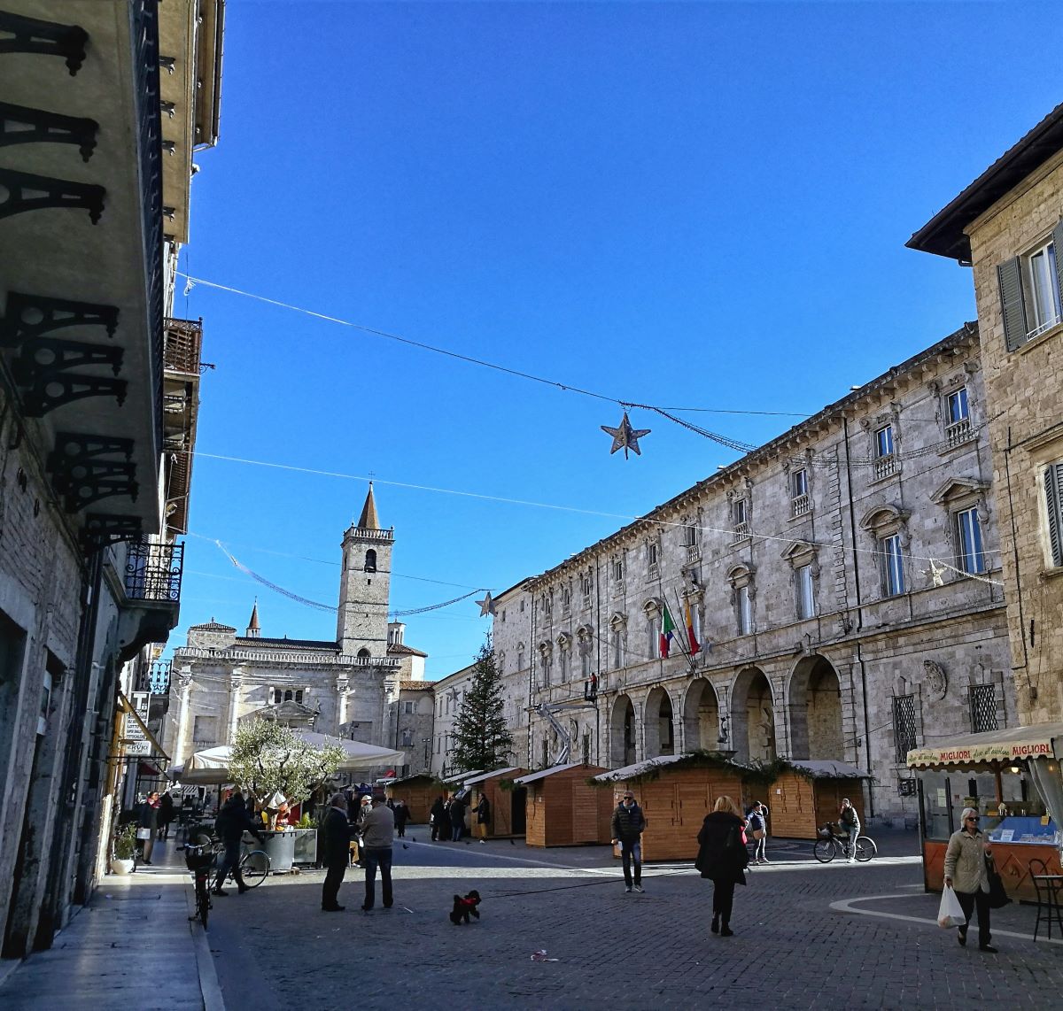 Piazza Arringo Villaggio di Natale ad Ascoli Piceno