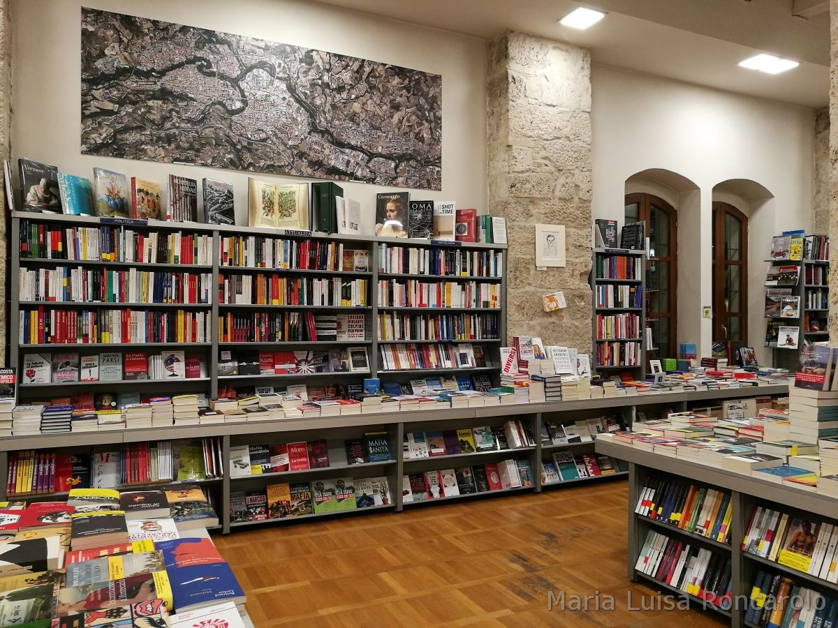 Libreria Rinascita sale