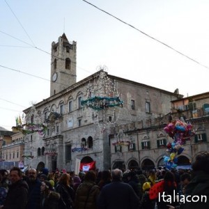 Piazza del Polo al Carnevale di Ascoli Piceno