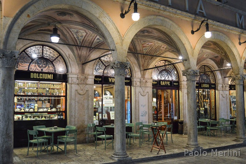 Caffè storico Meletti di Ascoli Piceno - tavolini all'aperto