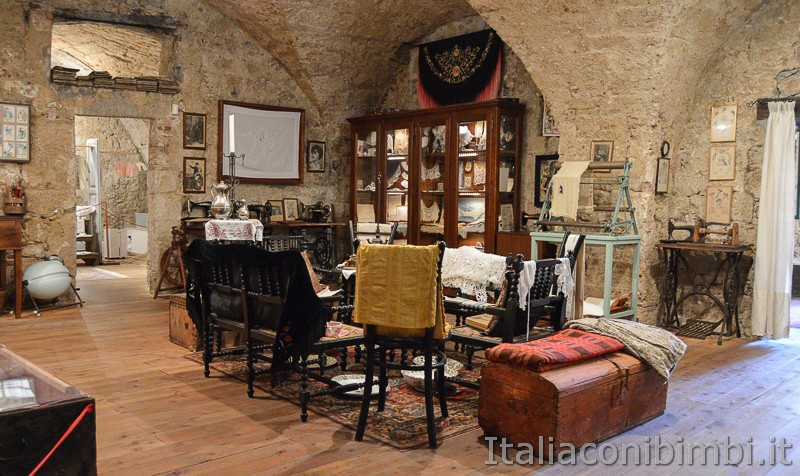 Civitella del Tronto- museo Nina interni