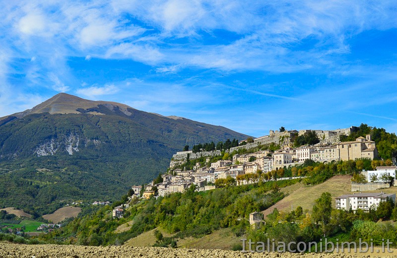 Civitella del Tronto- panorama e vista sul paese