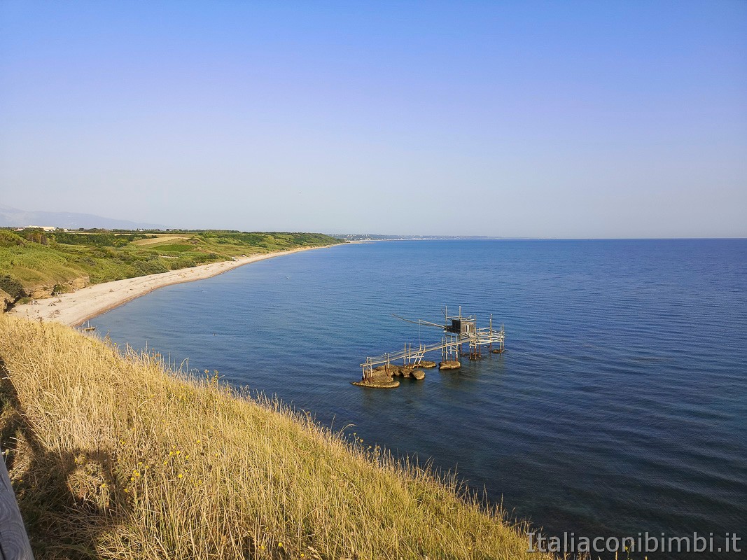 Costa-dei-Trabocchi-spiaggia e trabocco