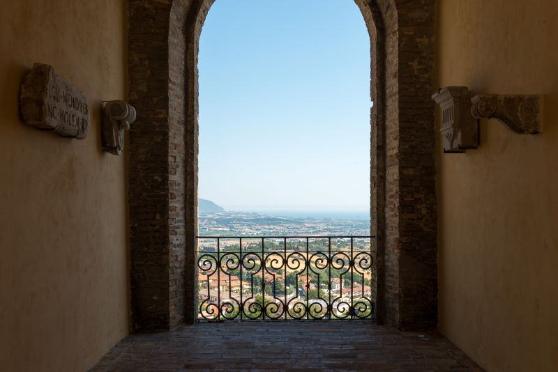 Recanati-panorama-arco