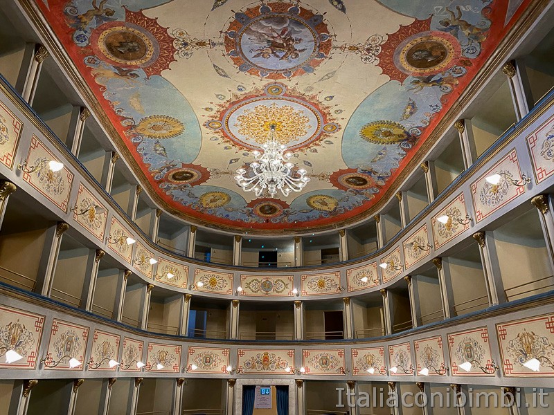 Ripatransone-teatro-Mercantini