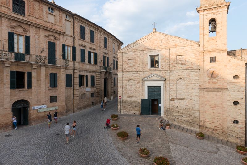 piazza sabato villaggio di Recanati