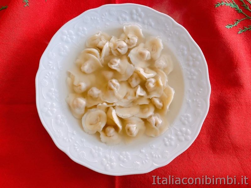 cappelletti in brodo