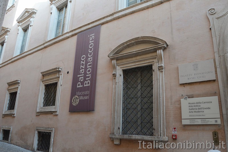 Macerata- Palazzo Buonaccorsi