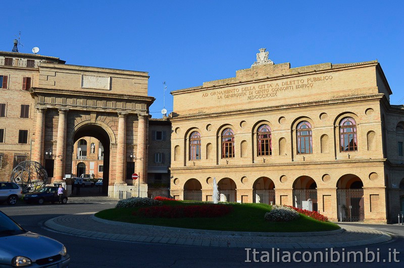 Macerata- Sferisterio e Porta Mercato